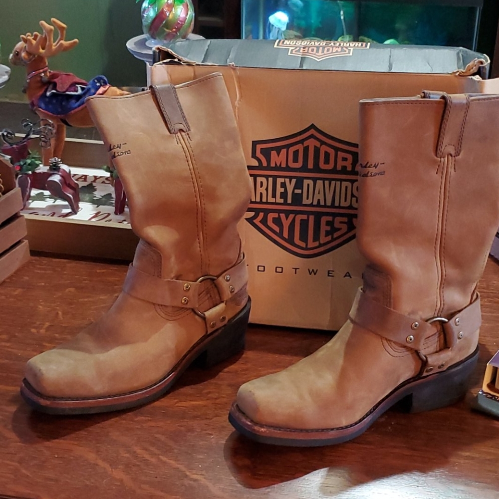 Women Harley-Davidson leather boots